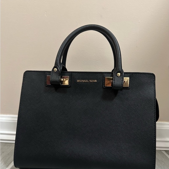 Michael Kors Hangbag - Picture 1 of 5